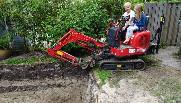 Graafmachine om zelf een zwembad te graven.