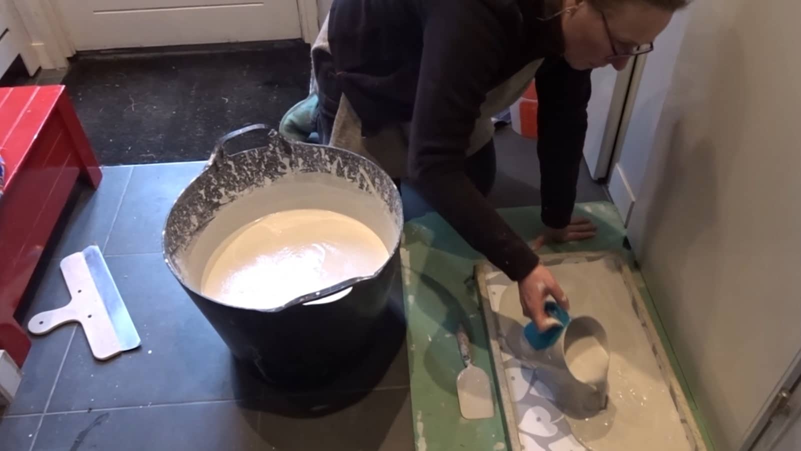 Zelf tegels maken van beton